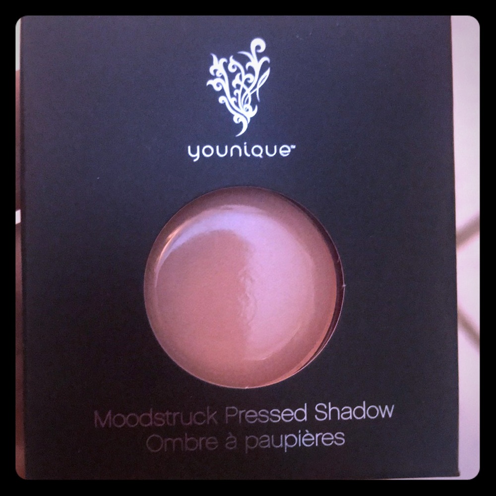 Younique Pressed Powder Discreet